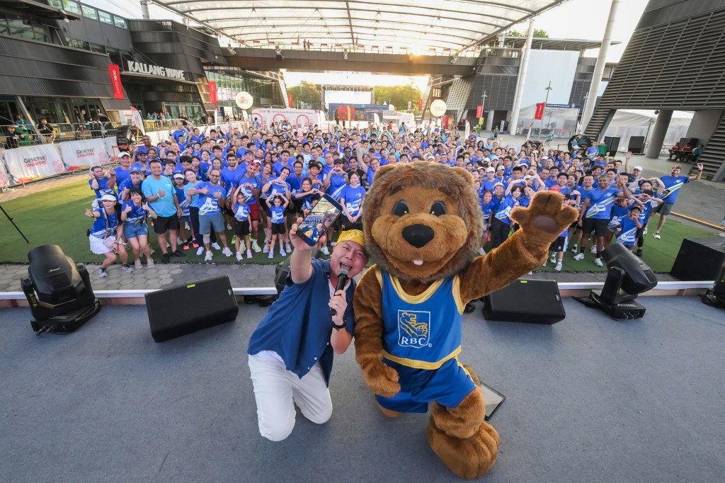 Attendees and Leo the mascot selfie at the RBC Race for the Kids Singapore