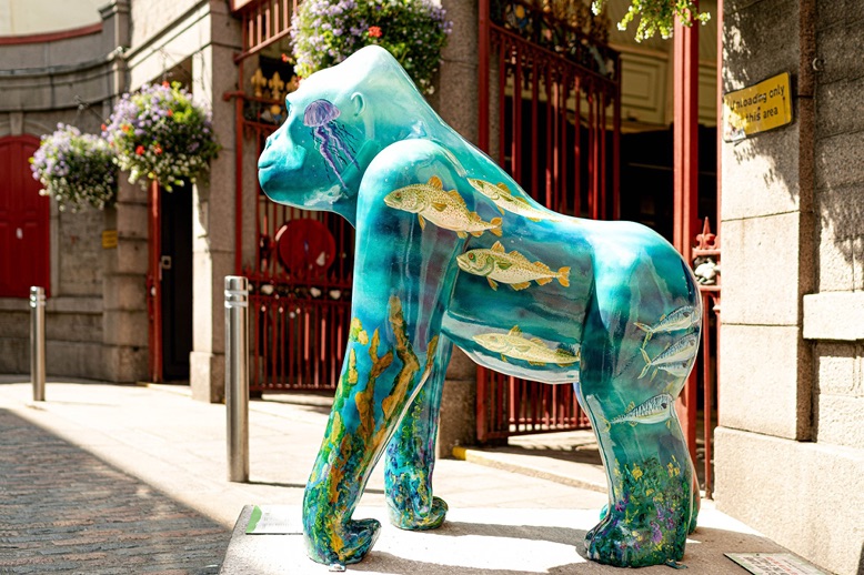 go wild gorilla jer sea sculpture in page