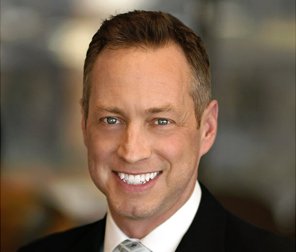 Financial advisor volunteers with Twin Cities nonprofit to help people