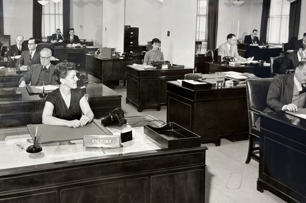 Premier bureau de DVM au 26, rue King East